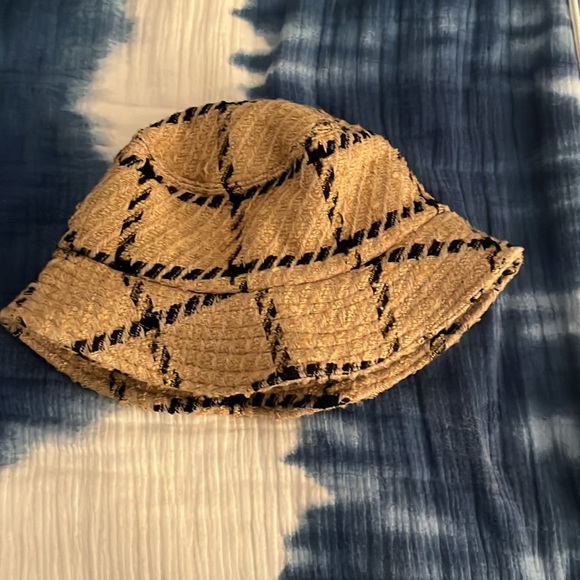 Anine Bing bucket hat in camel plaid - Picture 6 of 7